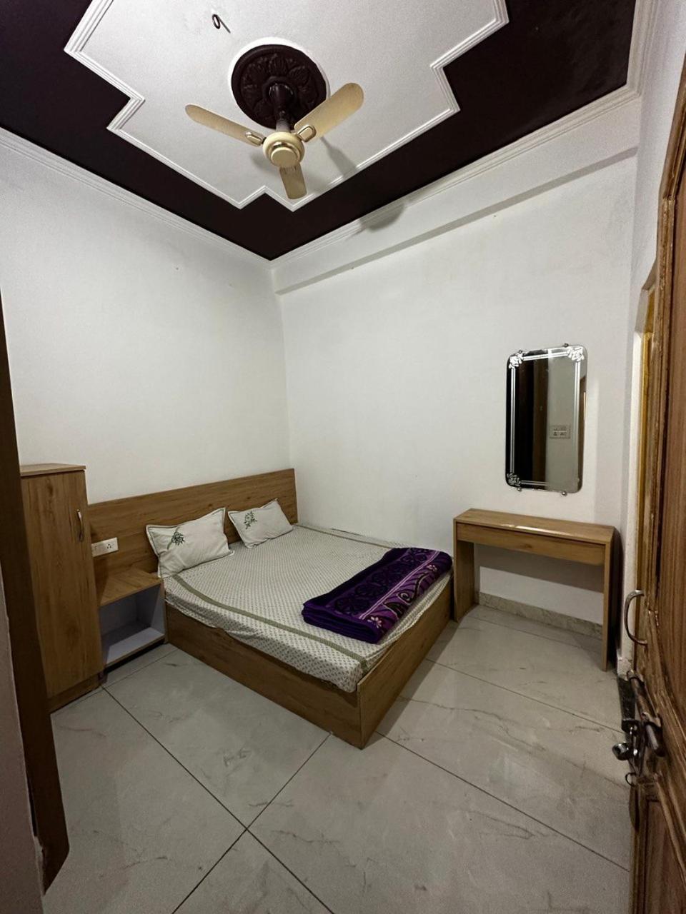 Sonu Guesthouse & Hostel Rishīkesh Rom bilde