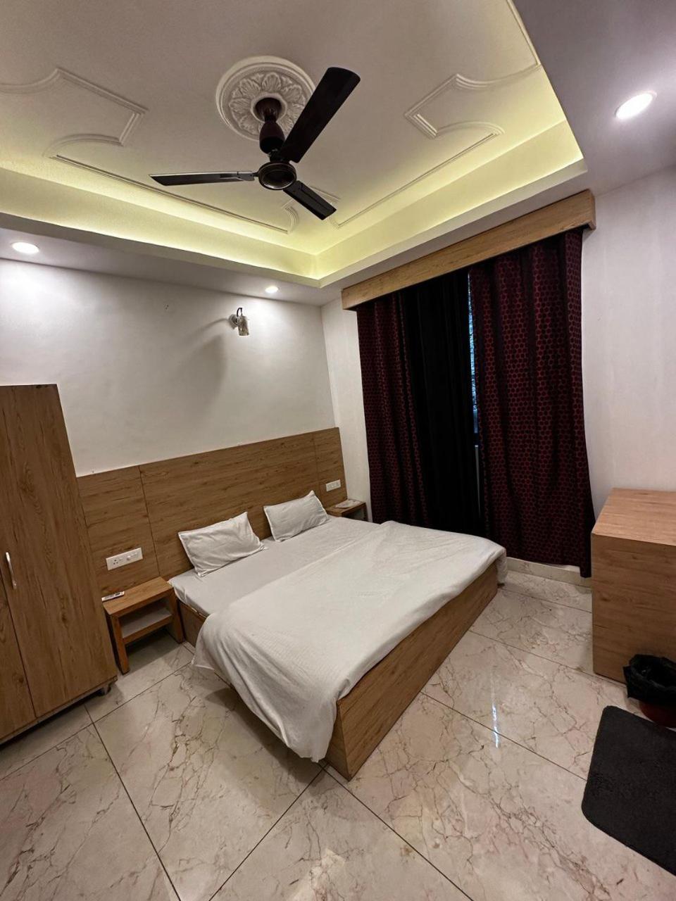 Sonu Guesthouse & Hostel Rishīkesh Rom bilde