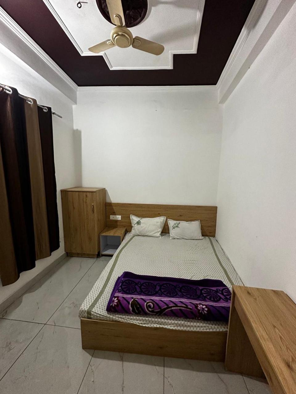 Sonu Guesthouse & Hostel Rishīkesh Rom bilde