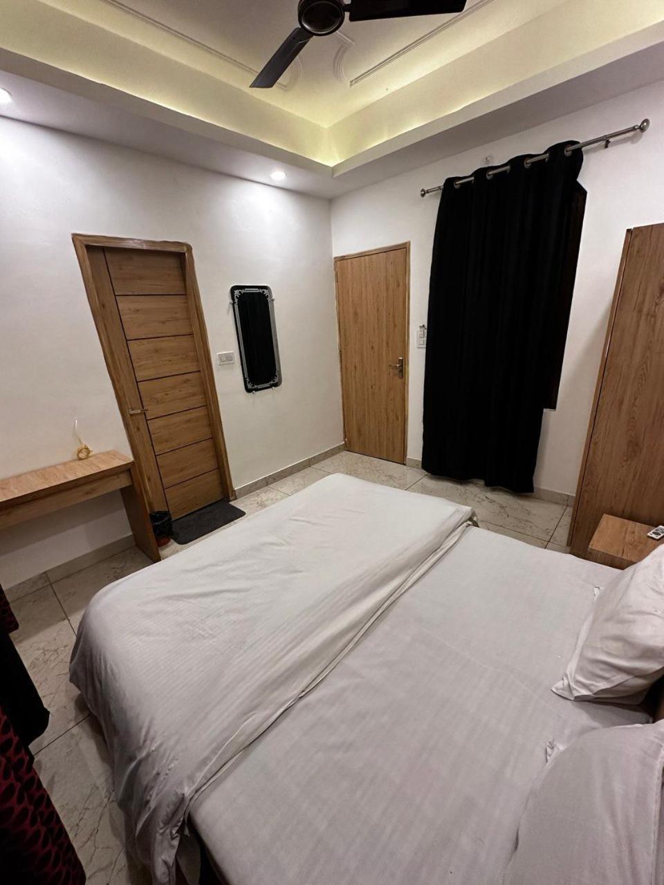 Sonu Guesthouse & Hostel Rishīkesh Rom bilde